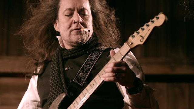JAKE E. LEE – “I Would Like My Name On The Songwriting Credits For Bark At The Moon”