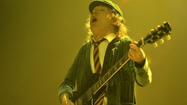 AC/DC –  Angus And Axl Rock Cleveland!