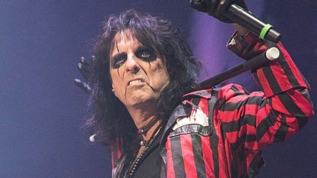 ALICE COOPER - "I Give The British A Lot Of Credit For My Success Because They Got What I Was Doing First" 