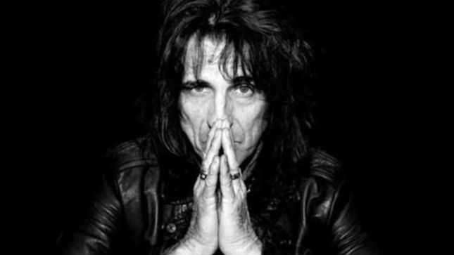 ALICE COOPER On Dedication To Christianity - "I Think My Job Is To Warn About Satan" 