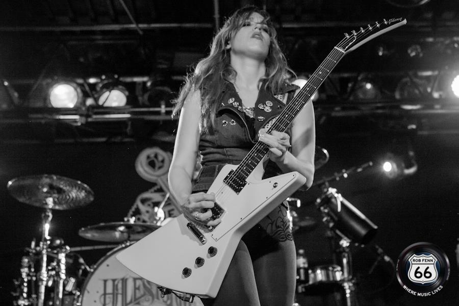 HALESTORM Vocalist Lzzy Hale - "I Have Followed This Dream Down The Fucking Rabbit Hole, And For Some Weird Reason I'm Still Standing On The Other Side" 