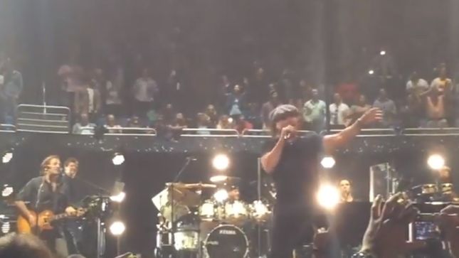 AC/DC’s Brian Johnson Rings In The New Year With BILLY JOEL For "You Shook Me All Night Long” Jam In Orlando; Video