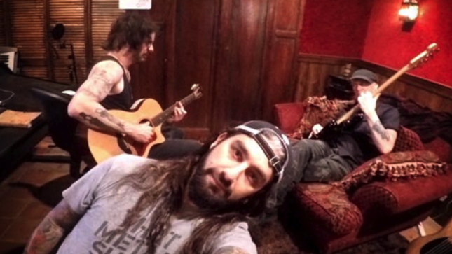 THE WINERY DOGS - Photos From Writing Sessions For New Album Posted