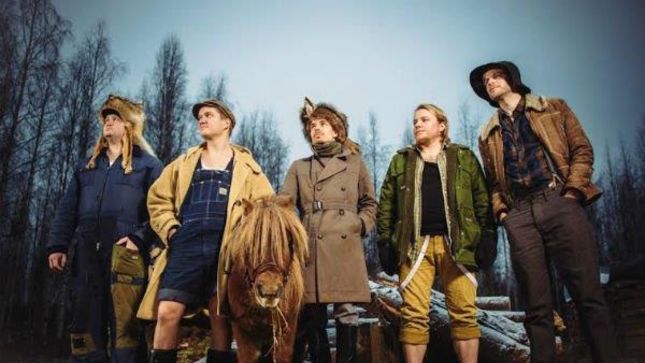 STEVE'N'SEAGULLS Cover AC/DC's "You Shook Me All Night Long"; Video Available