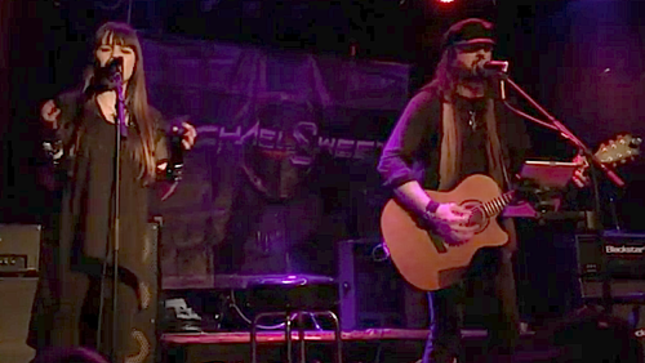 STRYPER Frontman MICHAEL SWEET And GABBIE RAE Perform Live Acoustic Rendition Of PETER FRAMPTON Classic 