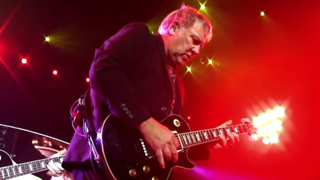 RUSH Guitarist ALEX LIFESON - “If This Is The Last Major Tour That We Do, I Want To Go Out With Flying Colours”