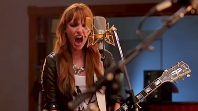 HALESTORM Vocalist LZZY HALE - "I Don’t Pay A Lot Of Attention To People Paying A Whole Lot Of Attention To Me"