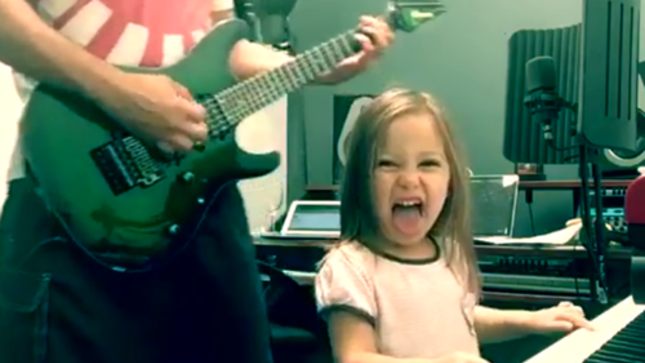 MEGADETH Guitarist KIKO LOUREIRO Balances Practice With Parenting; Video Available 