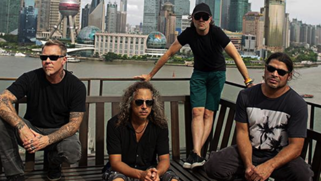 METALLICA - CharityBuzz.com Auctioning Chance To Watch Band From  Lollapalooza 2015 Stage In Chicago 