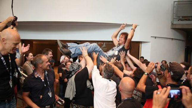 ACCEPT Members Stage Dive At South German Museum; Photos
