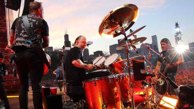 METALLICA Make Triumphant Return To Lollapalooza In Chicago; Photos, Setlist, Video