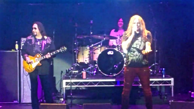 ACE FREHLEY, SEBASTIAN BACH, NUNO BETTENCOURT, MICHAEL STARR And Others Take Part In Cathouse Live All-Star Jam; Video