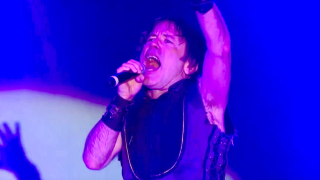 IRON MAIDEN Singer BRUCE DICKINSON Talks Social Media - “It’s As If I Live In Another World, Devoid Of Twitter, Devoid Of Facebook, Devoid Of All The Bullshit That Gets Talked About By All Of These People”