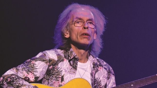 YES’ STEVE HOWE Recalls Playing On QUEEN’s “Innuendo” – “They Said, ‘We Want You To Play On That; Why Don’t You Race Around Like Paco De Lucía?’”