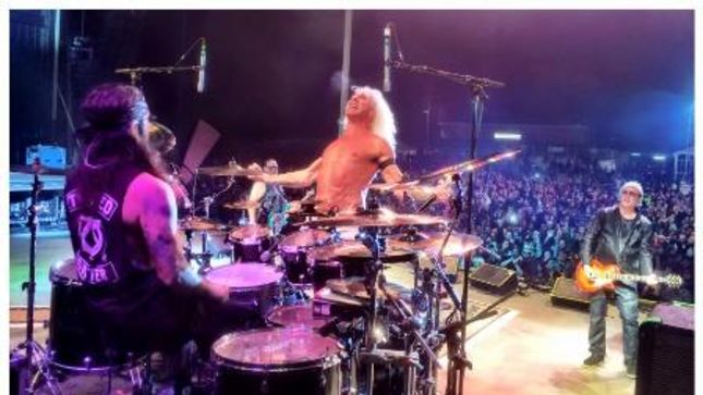 MIKE PORTNOY Clarifies "Fuck PAUL STANLEY" Shirt At TWISTED SISTER Show In Hinckley, MN - "To DEE SNIDER's Credit, He Didn't Take The Bait And Took The High Road"