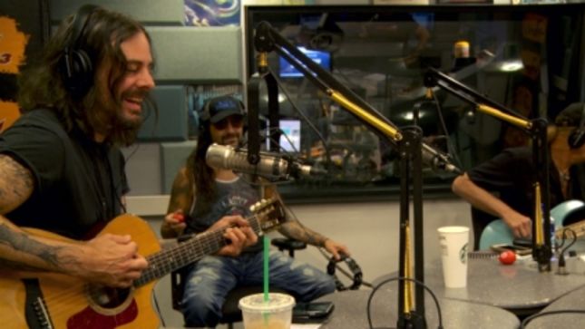 THE WINERY DOGS Guest On New York's Q104.3, Perform Acoustic Version Of "Fire"; Video Available