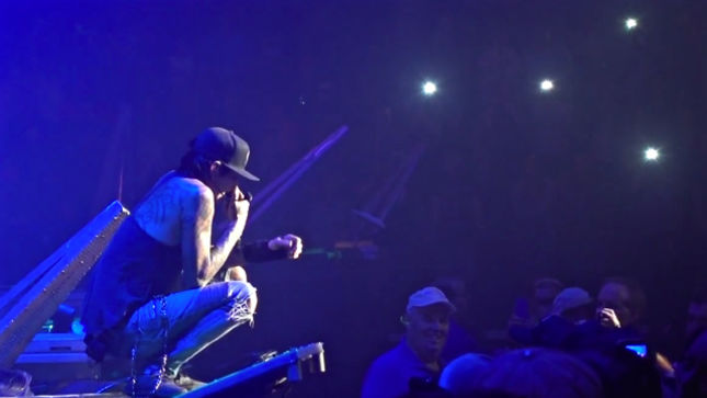 MÖTLEY CRÜE Drummer TOMMY LEE Sits Out Fourth Show In A Row On The Final Tour; Video