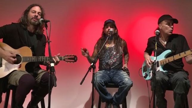 THE WINERY DOGS Perform Acoustic Version Of “Captain Love”