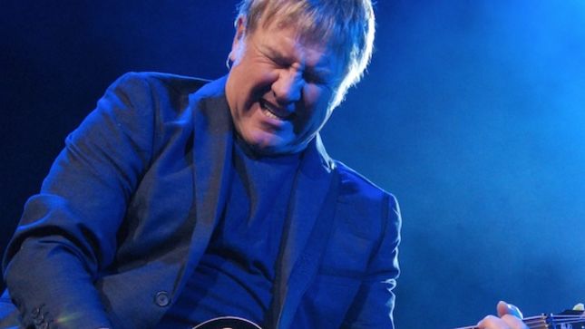 RUSH’s Alex Lifeson Says Neil Peart “Didn’t Even Want To Do” The R40 Tour