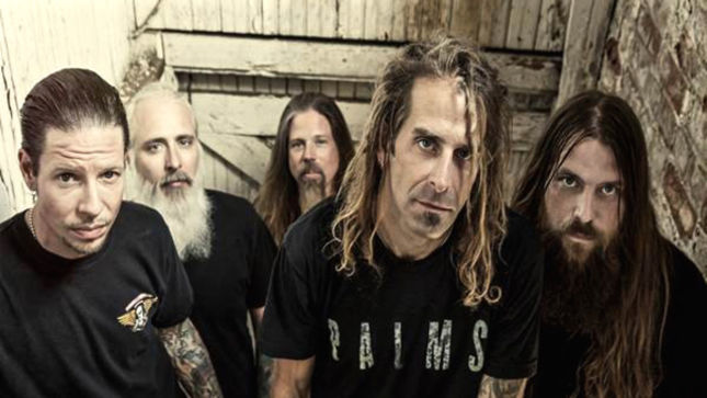 LAMB OF GOD Receive Gold Plaques For Ashes Of The Wake Album (Photo)