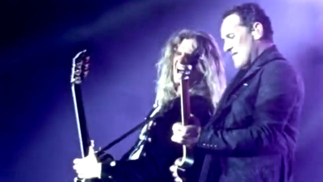 DEF LEPPARD Guitarist VIVIAN CAMPBELL Performs “Still Of The Night” With WHITESNAKE In England; Video