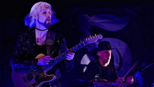 JOHN 5 On Working Up KISS Classic “Parasite” For ACE FREHLEY’s New Album - “Fans Will Love This Version”