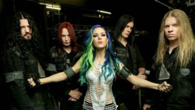ALISSA WHITE-GLUZ Talks Clean Singing In ARCH ENEMY - "We’re Against Forcing It Into The Music For The Sake Of 'Look What I Can Do…'" 