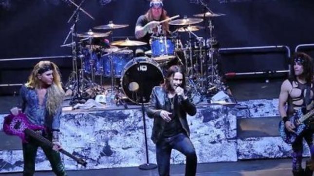 ALTER BRIDGE / SLASH Vocalist MYLES KENNEDY Performs AC/DC Classic "Highway To Hell" With STEEL PANTHER In Spokane; Fan-Filmed Video Posted