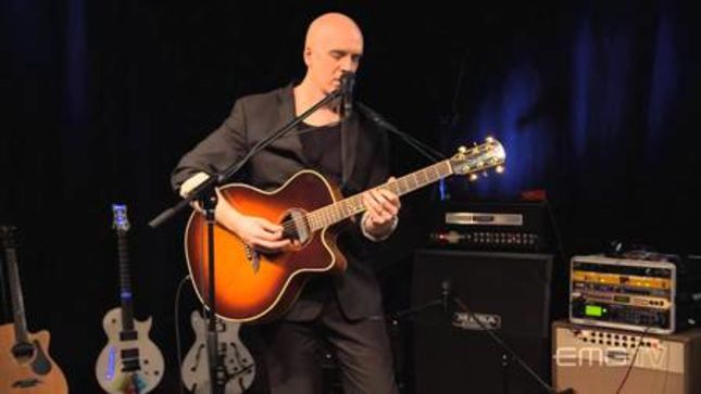DEVIN TOWNSEND Unveils Acoustic Rig For 2016 - "Love Playing Pretty Stuff"