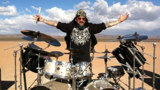MIKE PORTNOY Pulling Double Duty With THE WINERY DOGS And TWISTED SISTER On European Summer Festival Dates