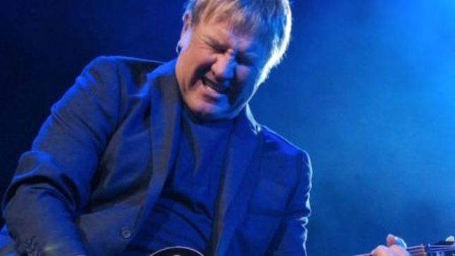 RUSH Guitarist ALEX LIFESON Talks Possibility Of Solo Album - "I Have Hours Of Material That Does Inspire Me To At Least Consider Such A Thing"
