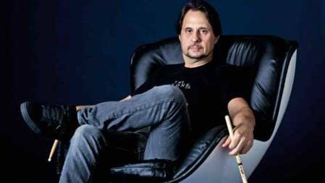 DAVE LOMBARDO On The Passing Of DAVID BOWIE - "That Was The One That Fucked With Me Bad"