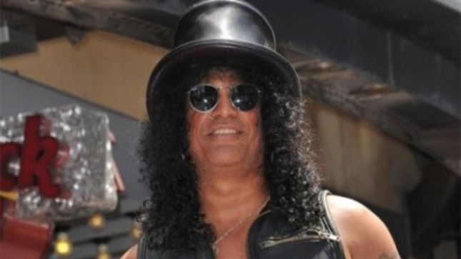 SLASH Gives First GUNS N' ROSES Reunion Interview - "It Seems So Surreal To Me, But Everybody’s Really Getting Along Great"