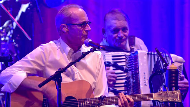 STATUS QUO Release “Rockin; All Over The World” Video From Aquostic! Live At The Roundhouse