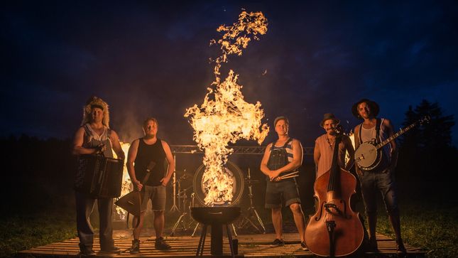 STEVE N' SEAGULLS  Unveil New Album Details; IRON MAIDEN Cover Of "Aces High" Streaming
