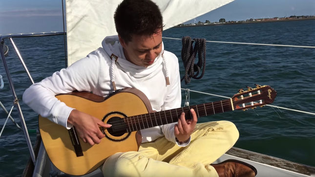 THOMAS ZWIJSEN Performs Original Song “Estuary”; Classical Fingerstyle Video Streaming