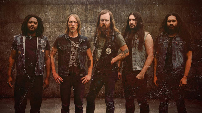 VALIENT THORR Premier “Looking Glass” Music Video