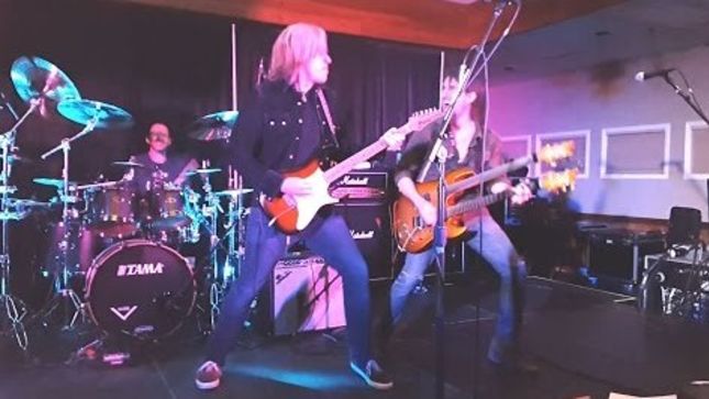 PAUL GILBERT, ANDY TIMMONS, RON "BUMBLEFOOT" THAL Perform KISS Classic "Detroit Rock City" At 2016 Great Guitar Escape; Fan- Filmed Video Posted