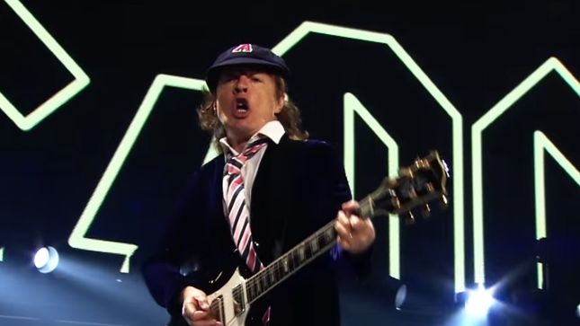AC/DC - Pro-Shot Footage Of "Back In Black" In Greensboro
