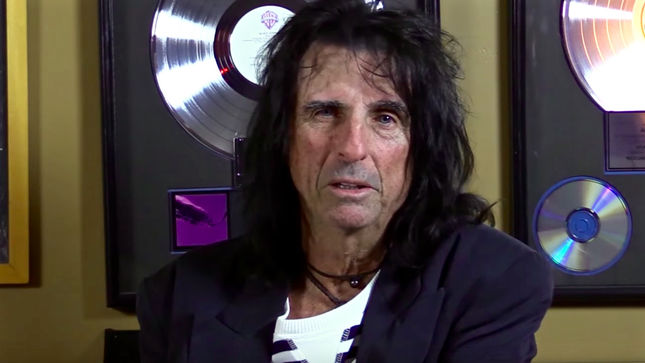 ALICE COOPER Discusses Tribute Acts - “I Think It’s A Total Compliment That People Do Imitations Of You”; New “Ask Alice” Video Streaming