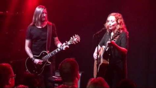 AMORPHIS Guitarist ESA HOLOPAINEN Performs Classics From THE GATHERING And QUEEN With ANNEKE VAN GIERSBERGEN In Helsinki (Video)