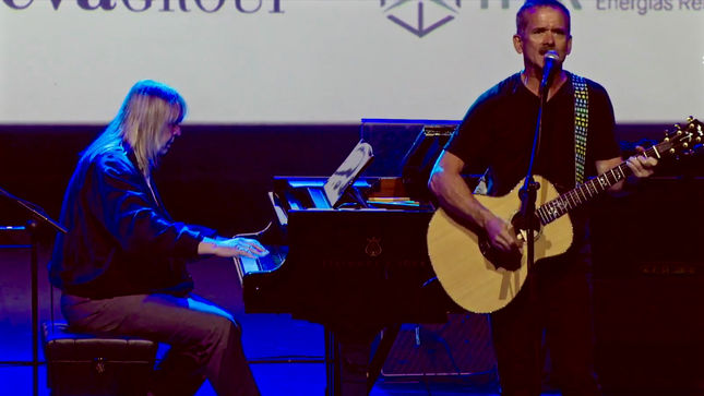 Keyboard Icon RICK WAKEMAN And Legendary Astronaut CHRIS HADFIELD Pay Tribute To STEPHEN HAWKING And DAVID BOWIE At Starmus Festival 2016; Video
