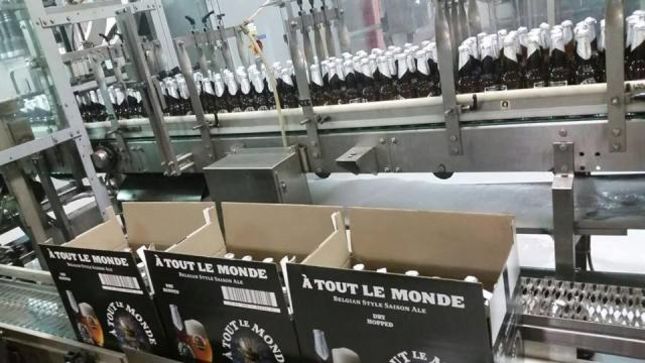 MEGADETH - "À Tout Le Monde Signature Beer Bottling Has Begun"