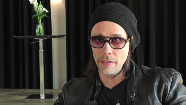 ALTER BRIDGE Singer MYLES KENNEDY On The Last Hero Album - “The Trick Was Not To Get Too Directly Political, Because All That Does Is Piss People Off”; Video