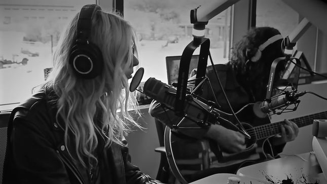 THE PRETTY RECKLESS Perform Acoustically On 98 KUPD; Video Streaming