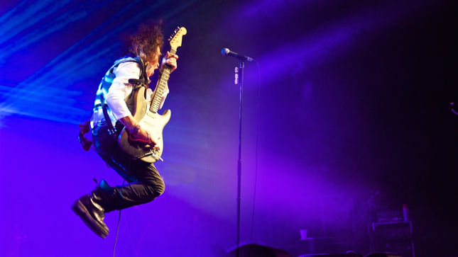 Former GILLAN Guitarist BERNIE TORMÉ To Release New Triple Album; UK Tour Announced