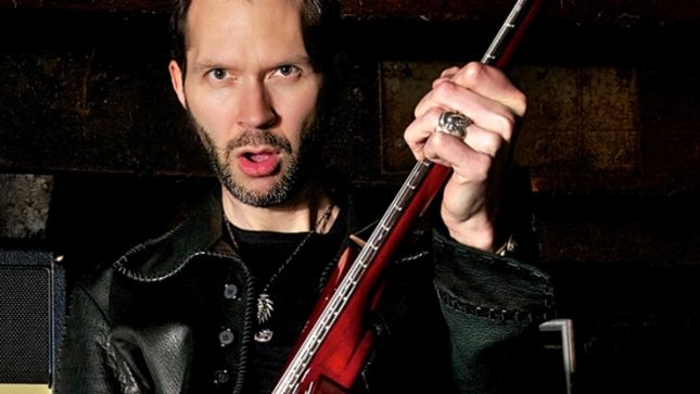 PAUL GILBERT Shows Off "Glorious Shred" On A Three-String Guitar In Live Gear Breakdown