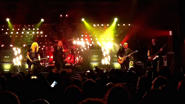 SAXON Pay Tribute To LEMMY With Performance Of MOTÖRHEAD's “Ace Of Spades”; Video