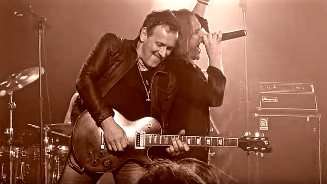 DEF LEPPARD Guitarist VIVIAN CAMPBELL Talks LAST IN LINE - "It's Nice To Get Back To Down And Dirty Rock N' Roll"