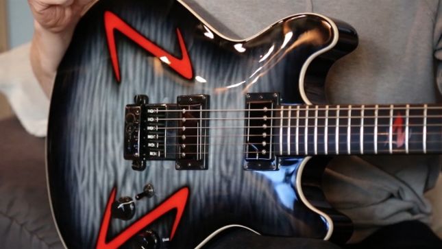 DEVIN TOWNSEND Talks About "Guitar Stuff" In New GearWhore Episode (Video)
